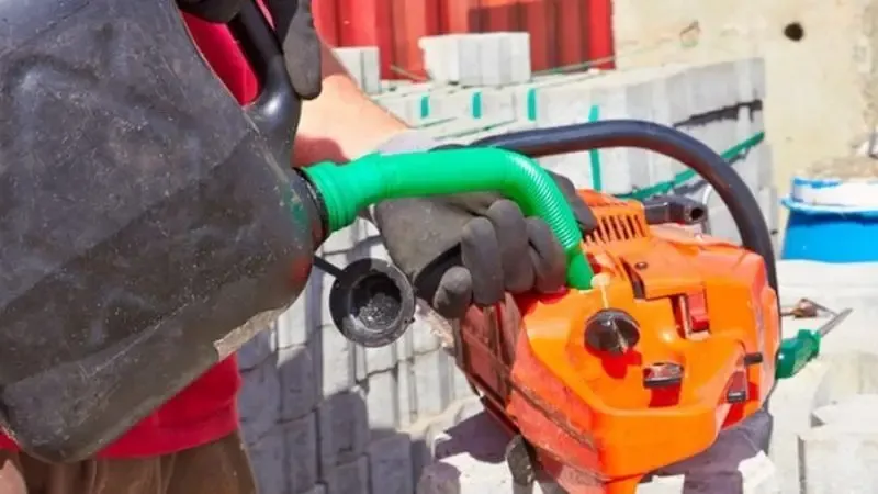 How to store your chainsaw for long term use