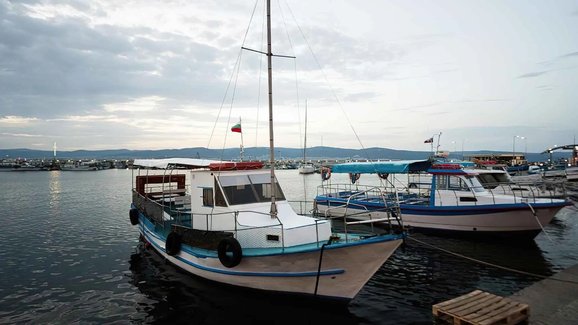Four Advantages of Ekki Fenders for Marinas for Reliable Dock Protection 