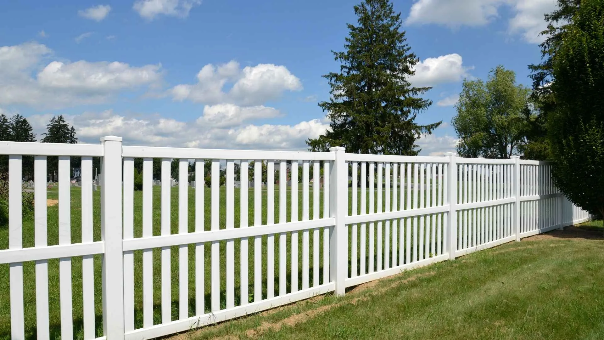 How to Calculate How Many Fence Panels are Needed for the Site Perimeter