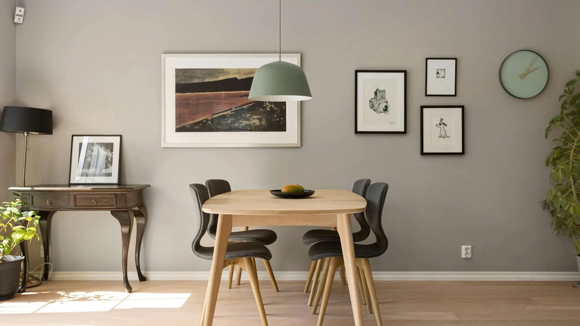 How to Make Blank Walls Feel Intentional (Without Hiring an Interior Designer)