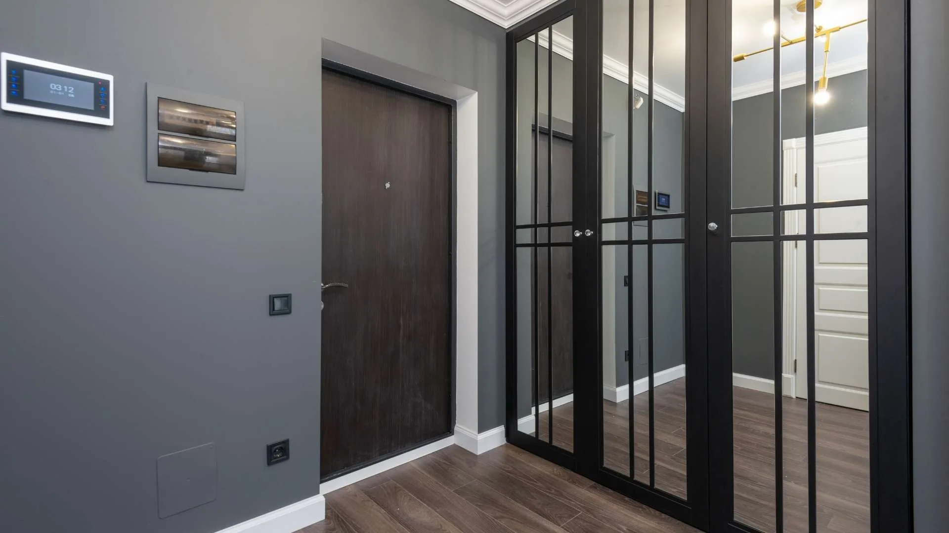 What Are the Best Aluminum Framed Cabinet Doors for Commercial Projects?