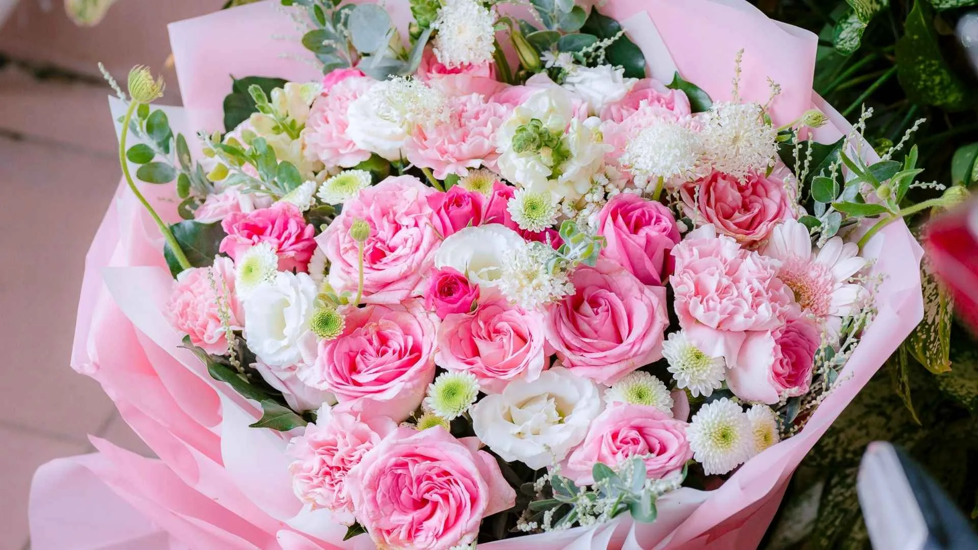 What to Expect from a Monthly Flower Subscription