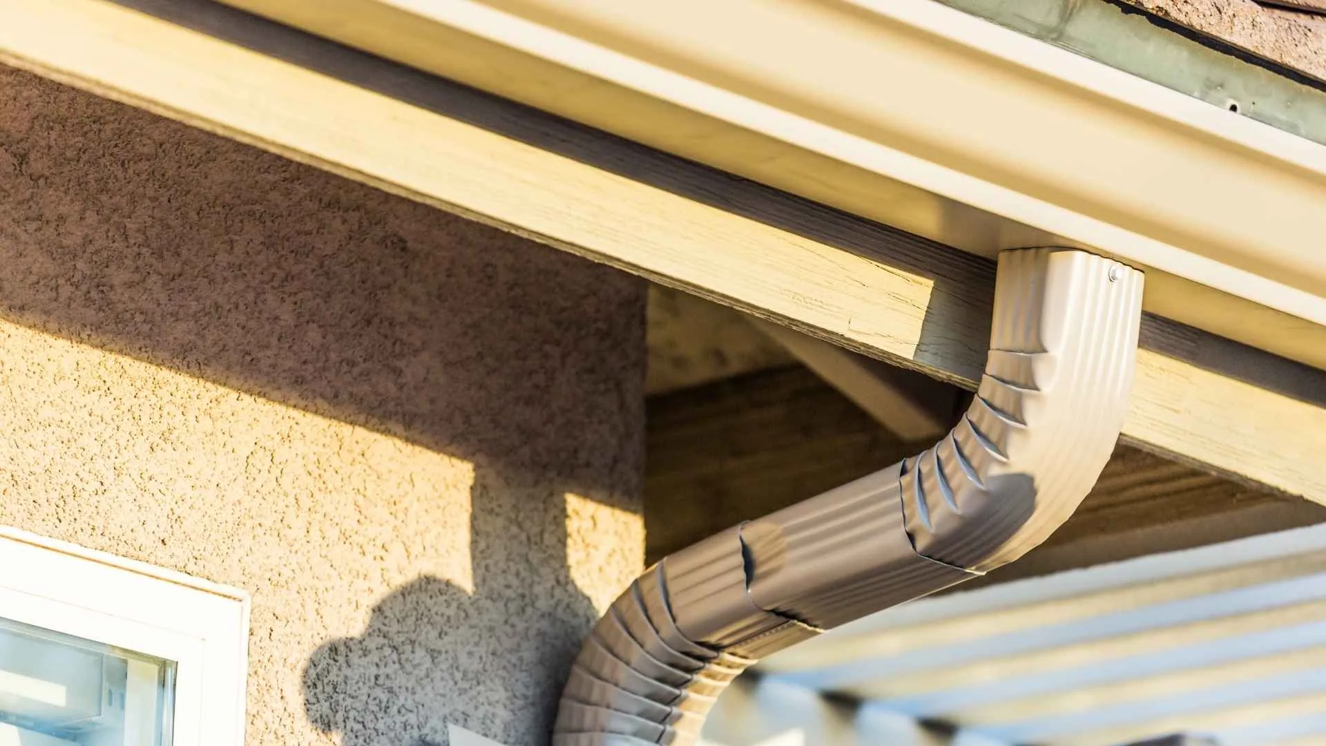 5 Reasons Homeowners in Lancaster Upgrade to Seamless Gutters After Repeated Leaks