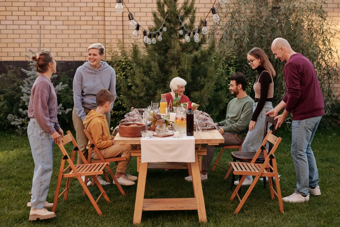 Outdoor Entertaining Spaces That Feel Like an Extension of the Living Room