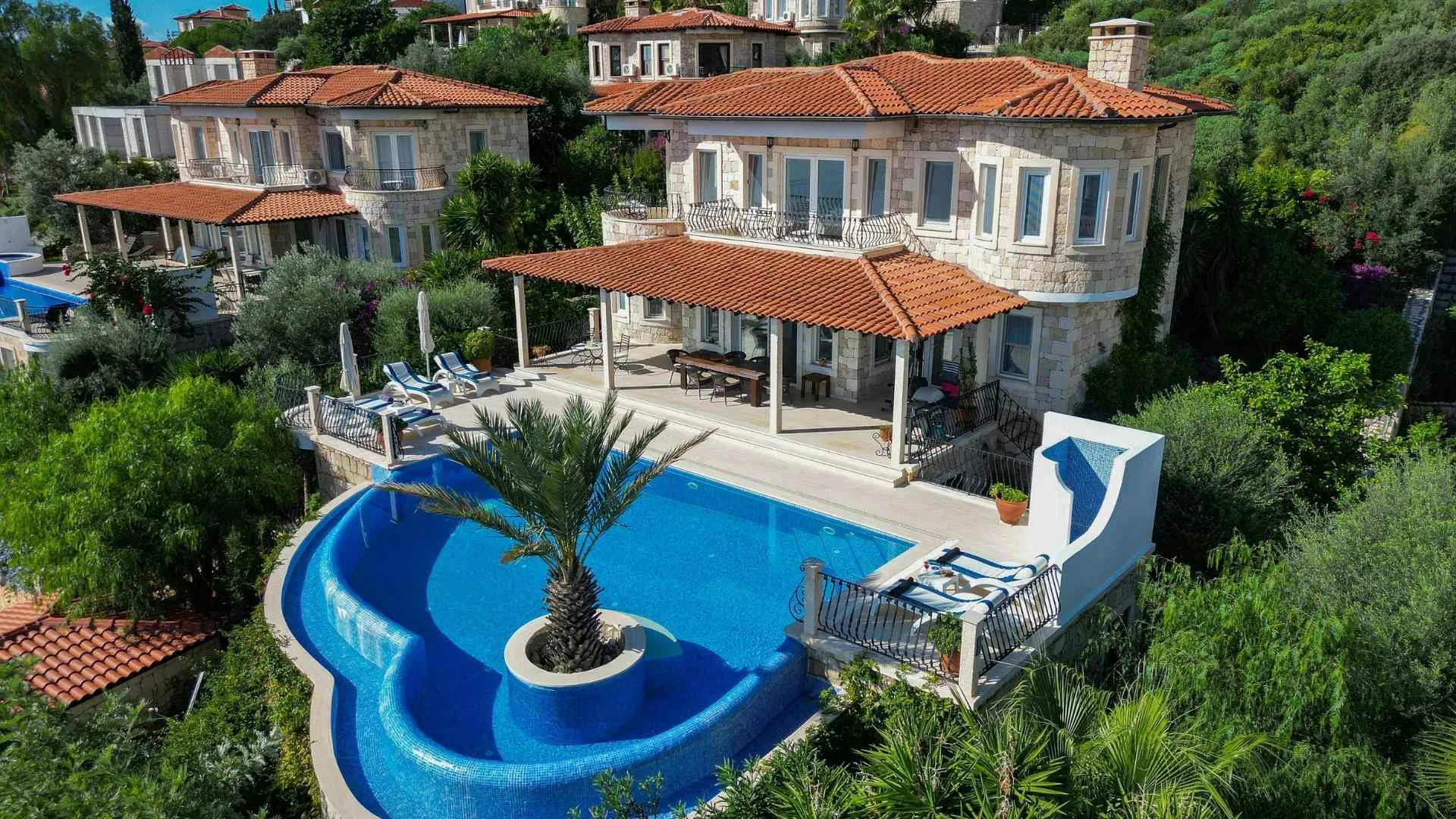 The Global Shift Toward Resort-Style Coastal Luxury Real Estate