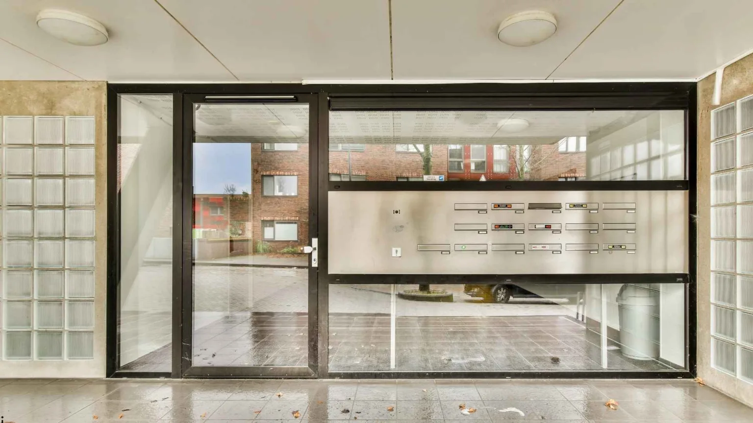 Choosing a Frameless Sliding Glass Wall for Large Openings