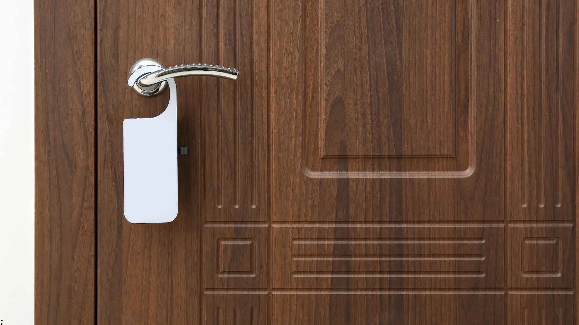 How to Create Eye-Catching Door Hangers for Real Estate Campaigns