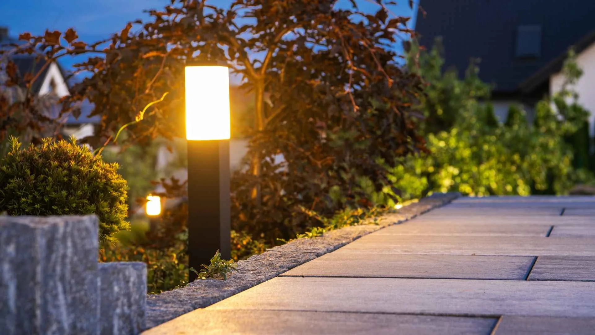 How Far Apart Path Lights Should Be Placed Outdoors