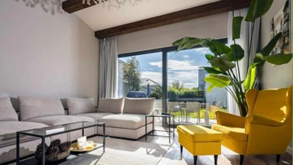 What Happens When Windows Are Outdated Enough to Hurt Appraised Value?