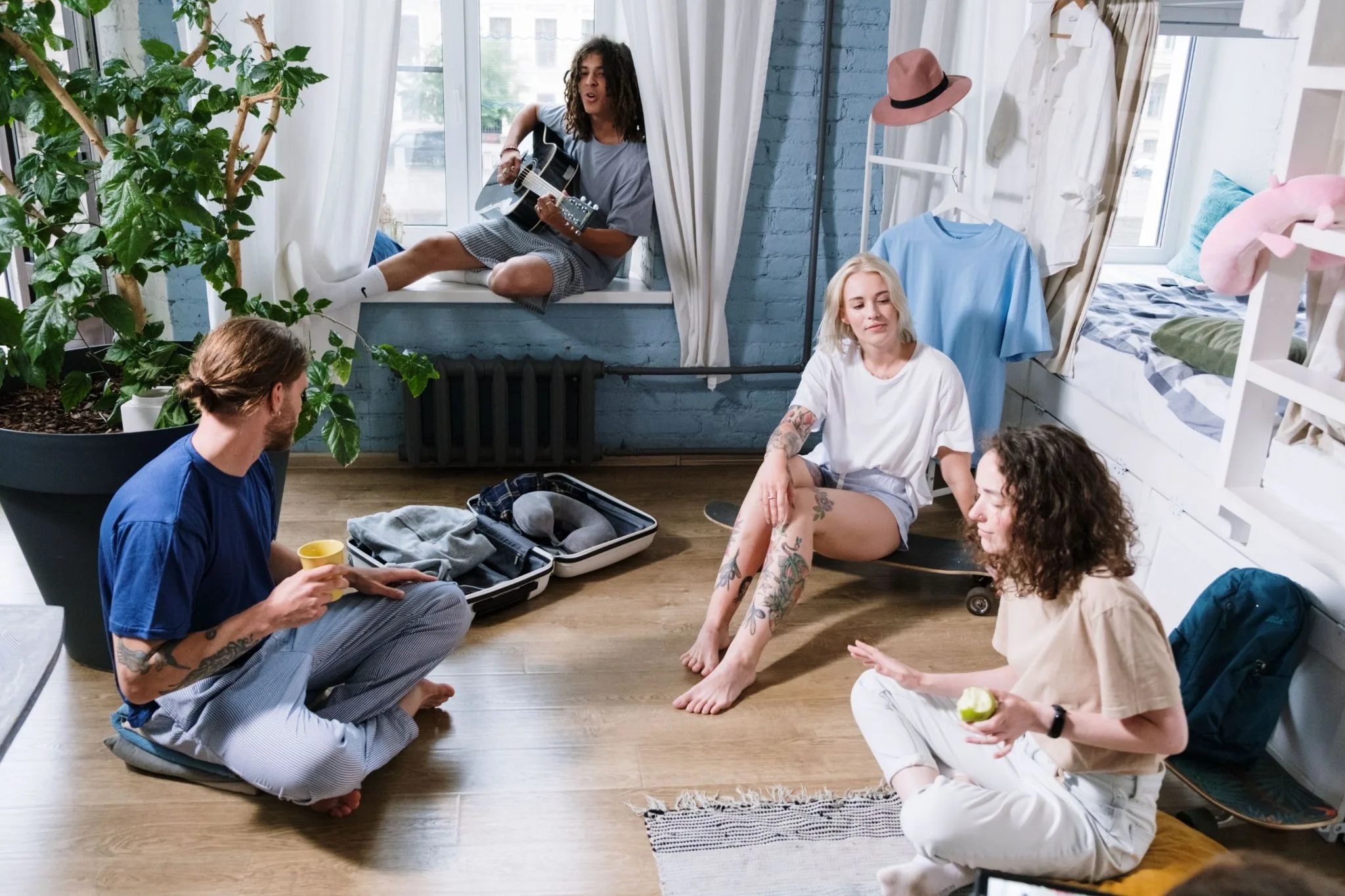 Student Apartment Layout Ideas for Studying, Relaxing, and Entertaining