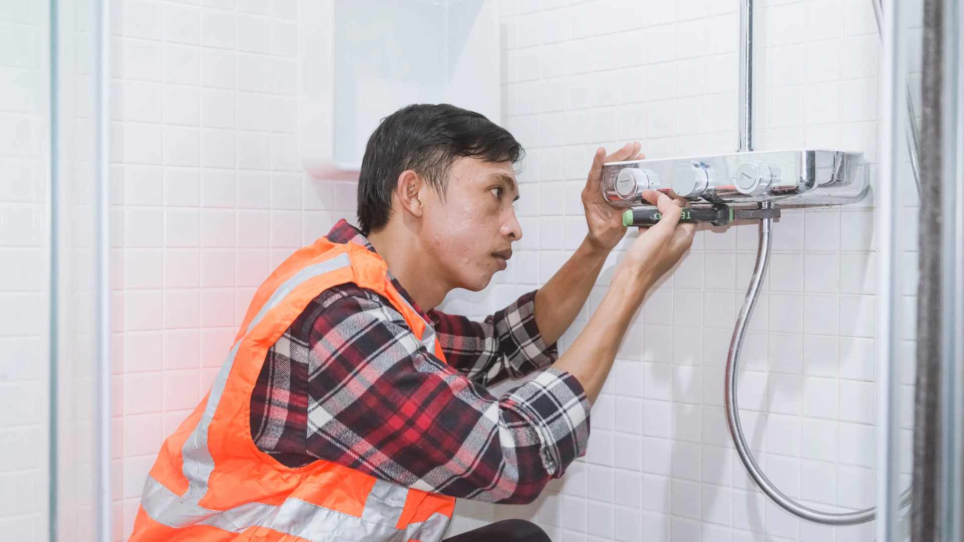 How to Tell a Plumbing Job Is Bigger Than It Looks