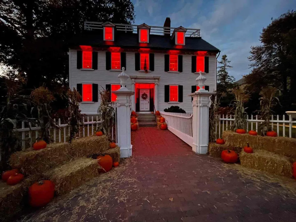  Hocus Pocus House Allison's House: The Ropes Mansion (318 Essex Street)